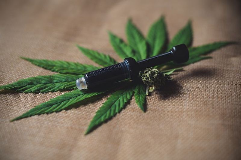 CBD auf Tisch